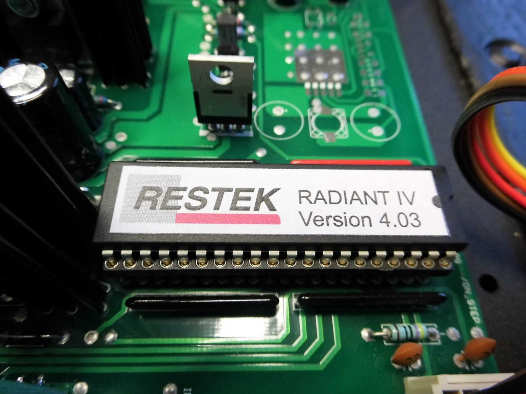 Der RESTEK RADIANT IV ist ein High-End-CD-Spieler mit klassischer CD ...